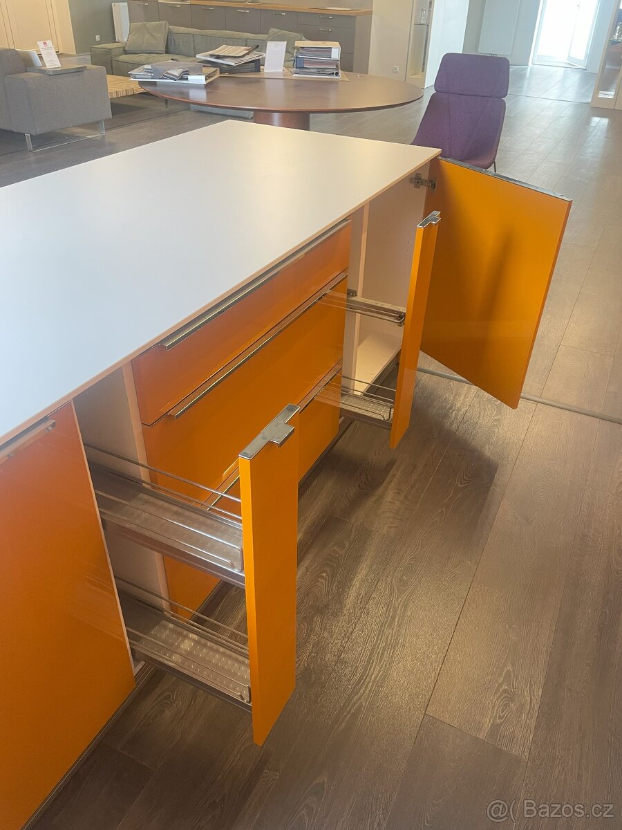 Kuchyňská linka -vysoký lesk - 7