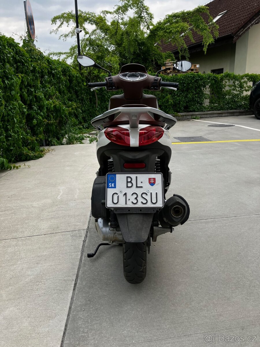 Skútr Piaggio Medley 150 - 7