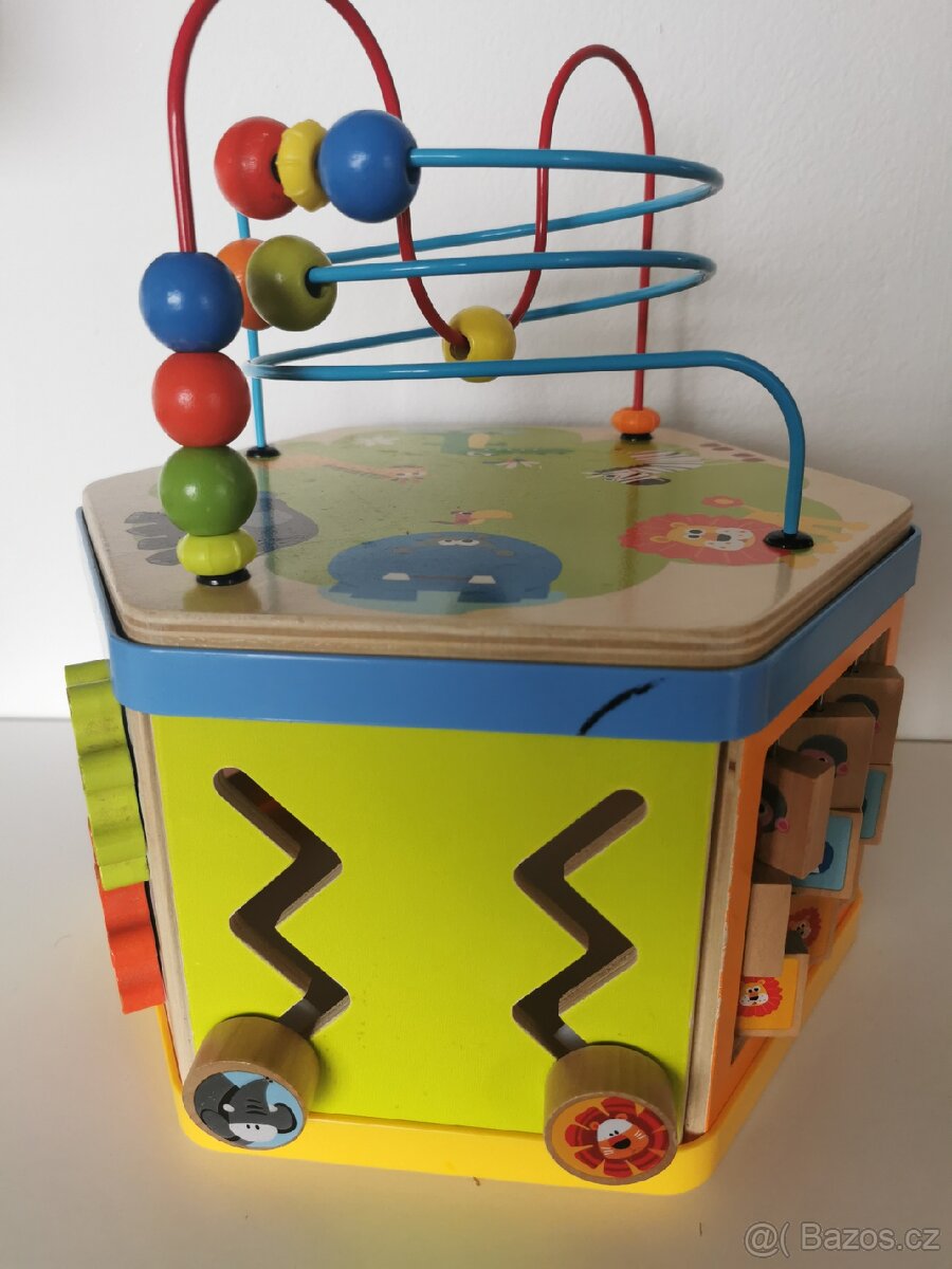 Interaktivní hračka motorická kostka - 7