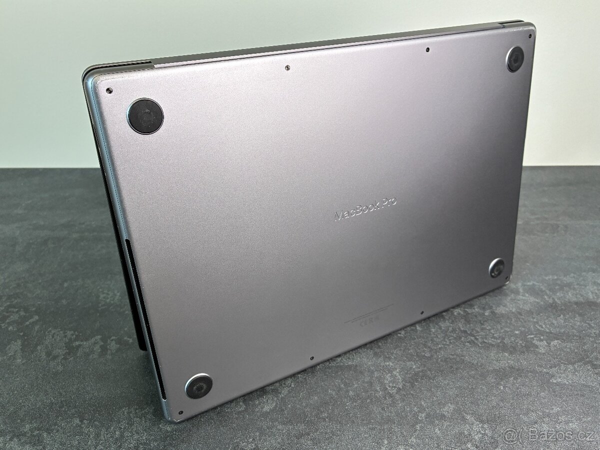 MacBook Pro 16'' 2023 / M2 Pro / 32GB / 1TB SSD - 7