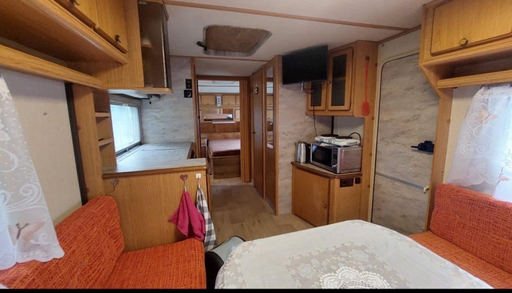 Karavan,obytný přívěs,dvounápravový - 7