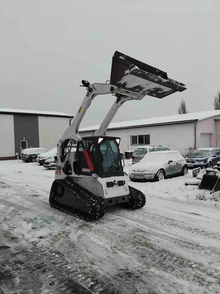 Pásový nakladač Bobcat T300 - 7
