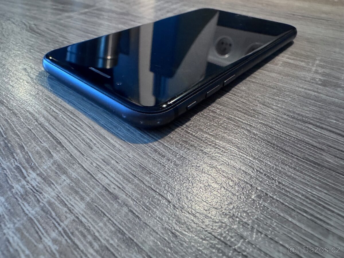 Apple iPhone 8, 64 GB - 7