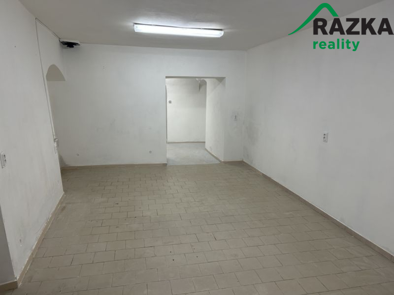 Pronájem komerčního prostoru v Plané - nám.... - 7