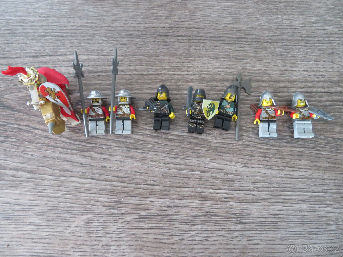 LEGO Castle mix - hrad 7946 + spousta extras, viz popis - 7