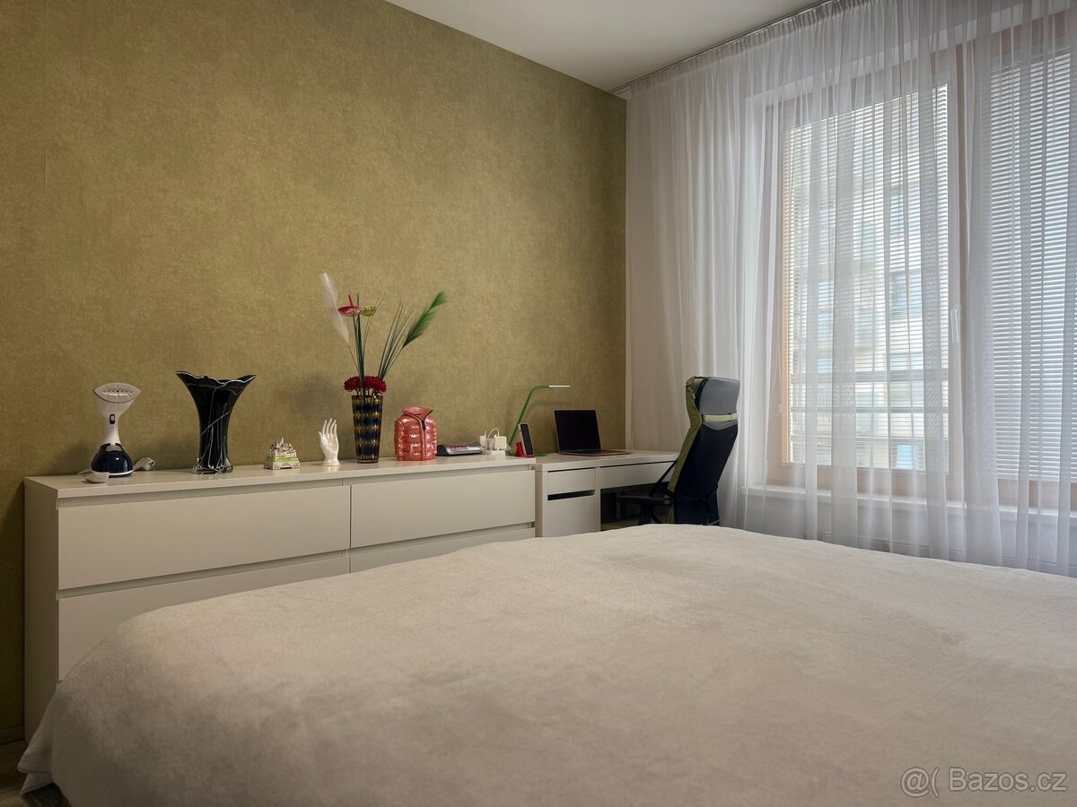 Prodej bytu 2+kk 59 m² s balkonem, garáží a sklepem - 7