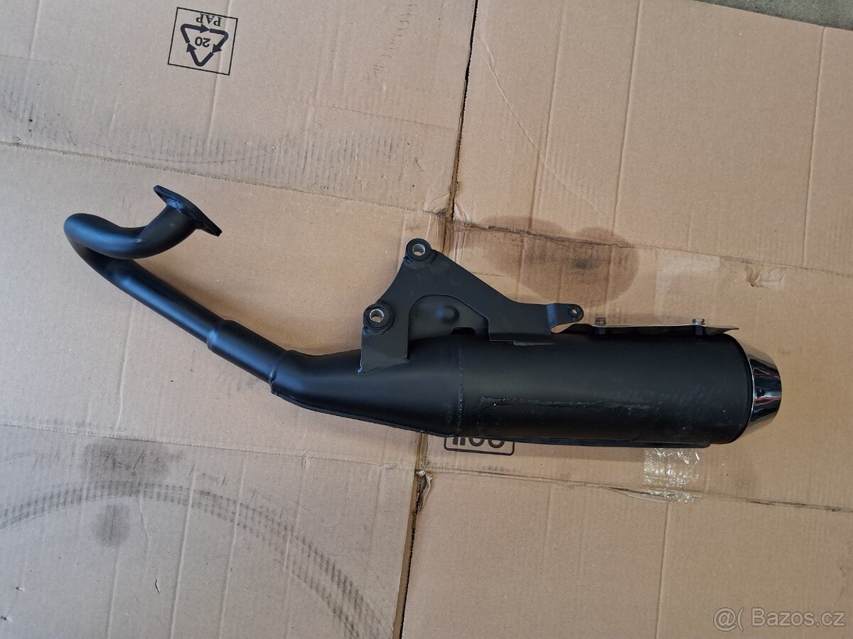 Výfuk Yuki skútr 2T objemu 50ccm - 7
