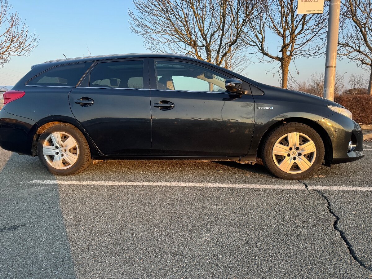 Toyota Auris hybrid - 7