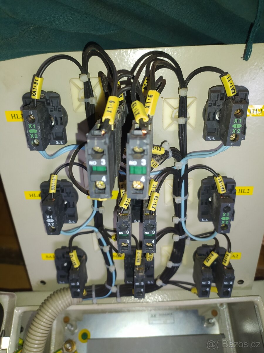 Kovový elektro rozvaděč s ovládačkou - 7