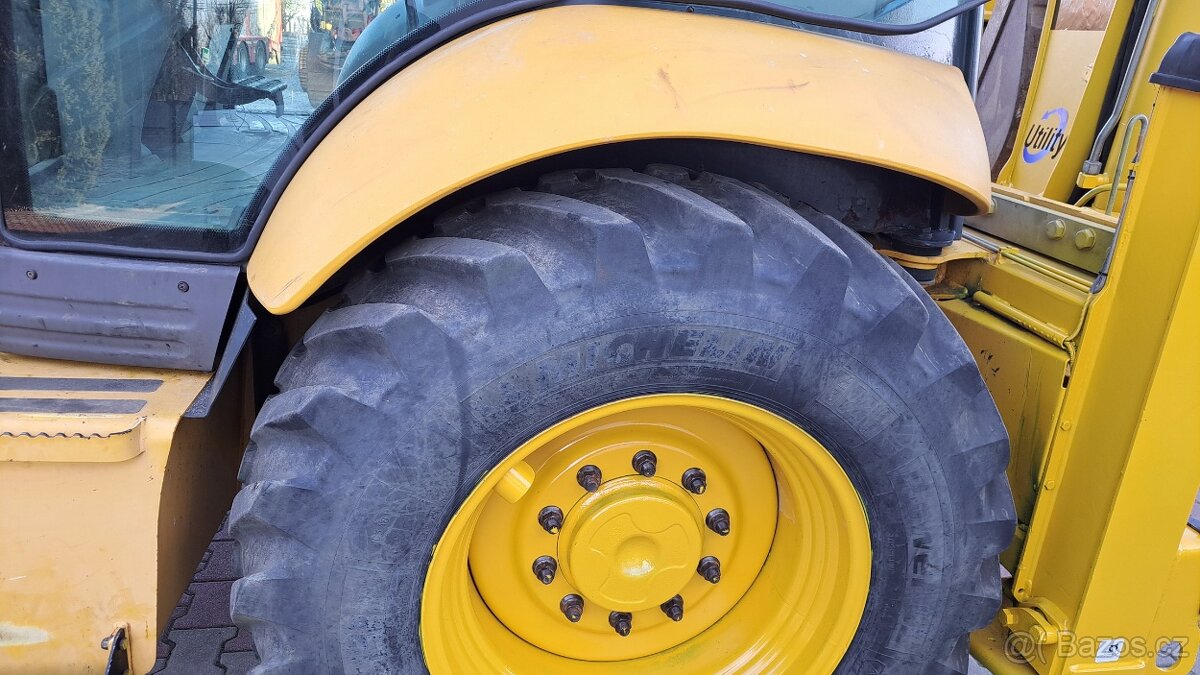 Traktorbagr Komatsu WB93R - 7