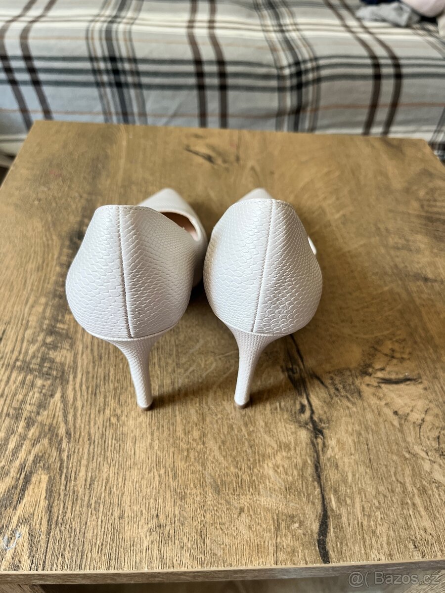 Krasne svatebni saty - 7