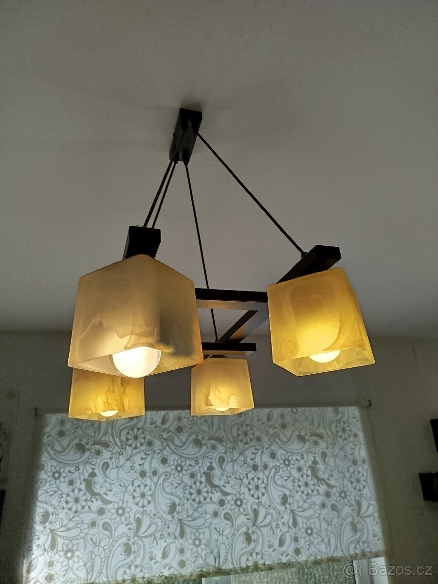 Prodám závěsný lustr (4) +Led žárovky - 7