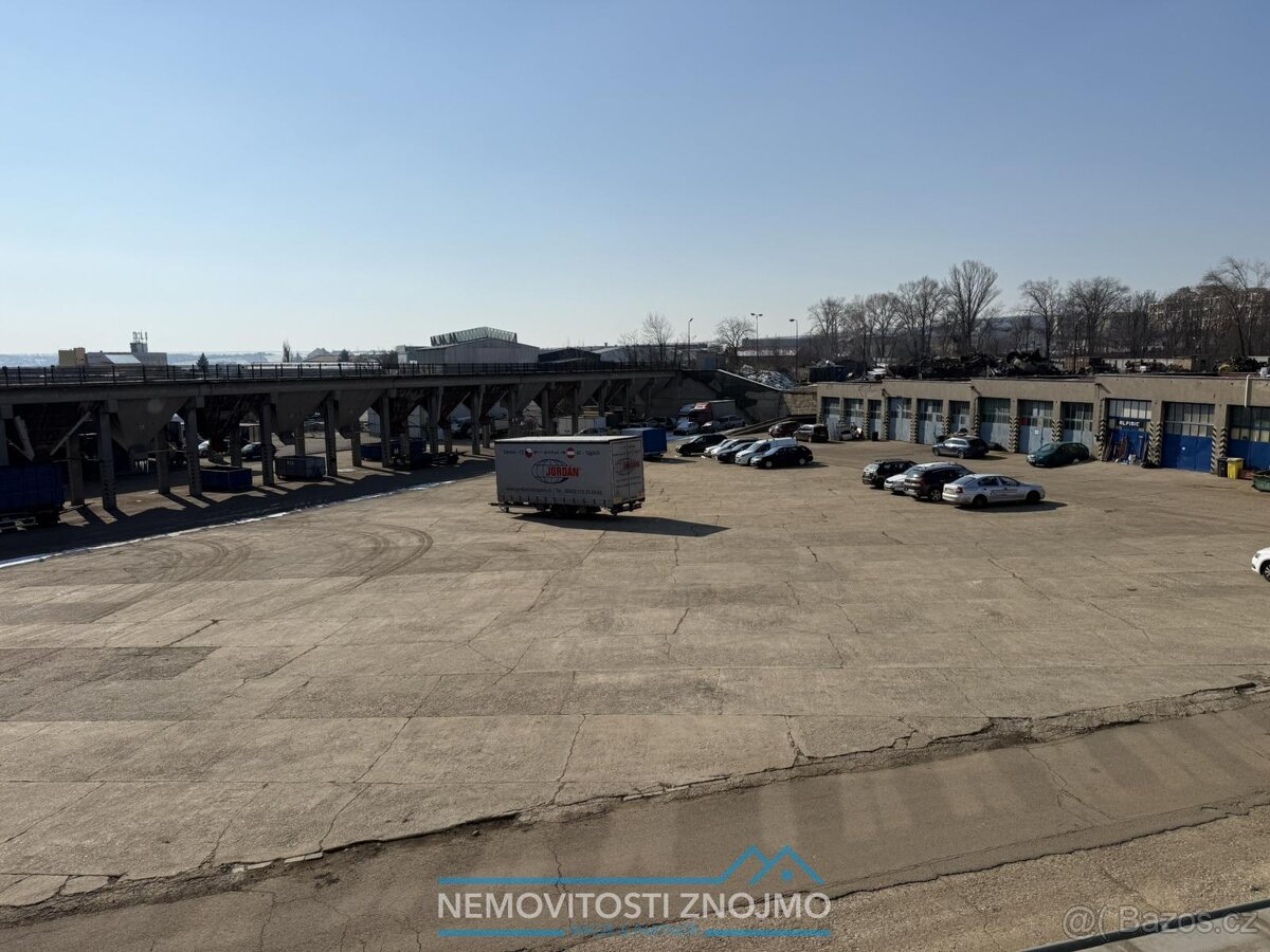 Pronájem parkovacích kójí 165m2, a parkovacího/skladovacího - 7