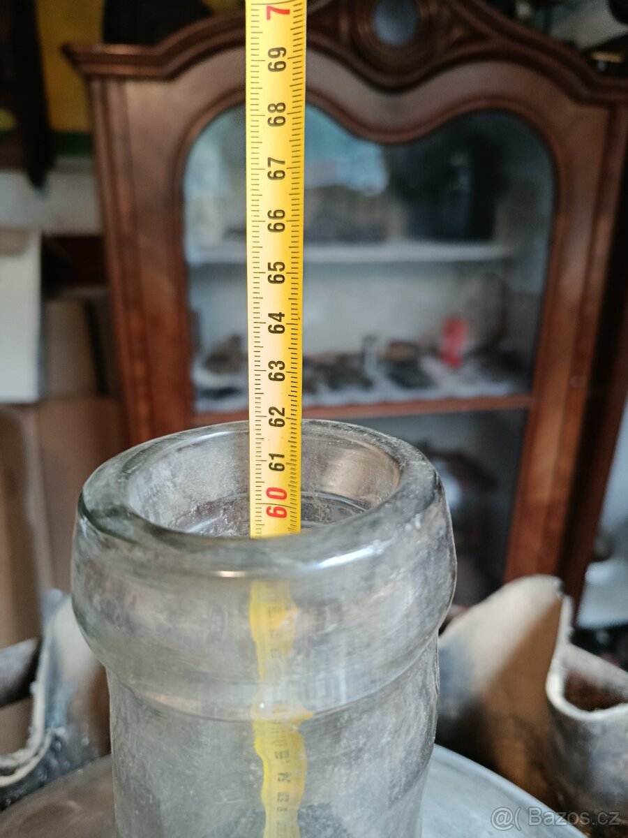 Velký starý demižón 50L v kovovém koši - 7