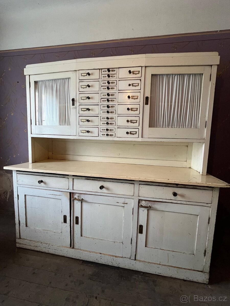 Prodám krásný starožitný prvorepublikový kuchyňský kredenc z - 7