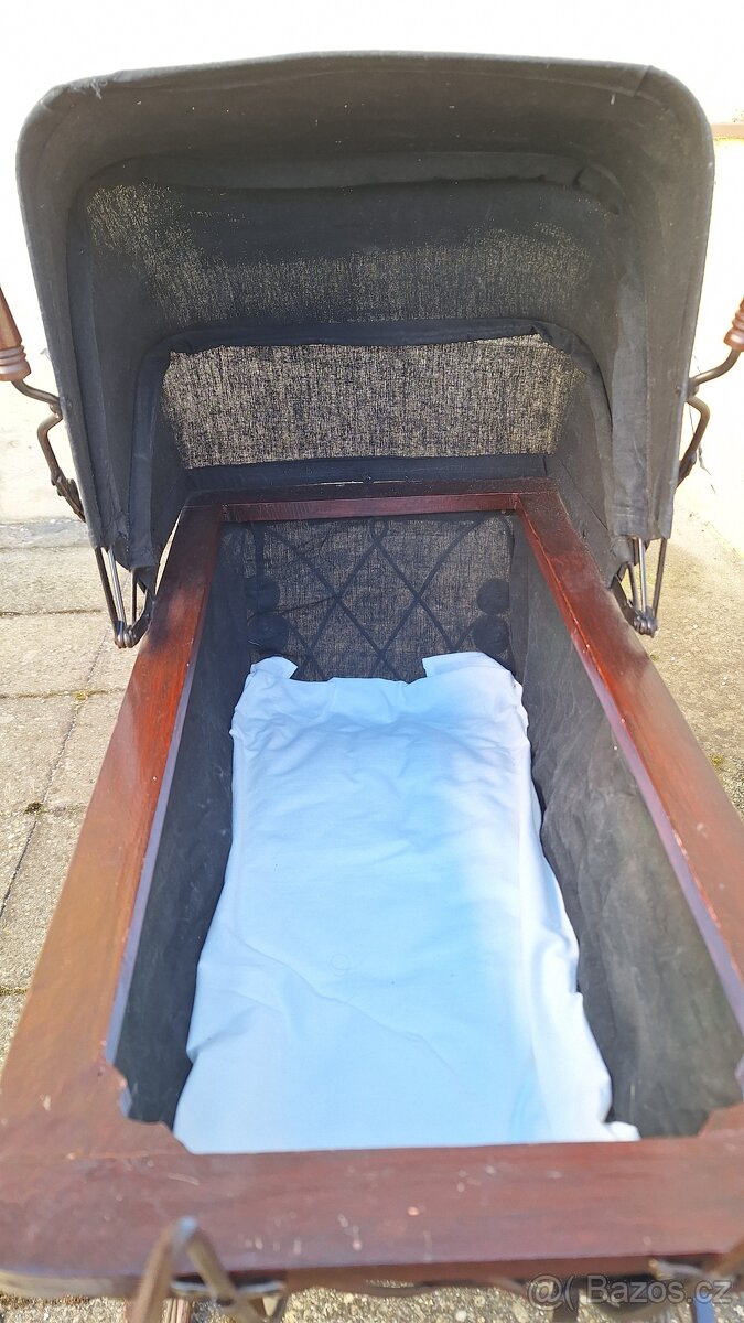 Starožitný kočárek pro panenky - 7