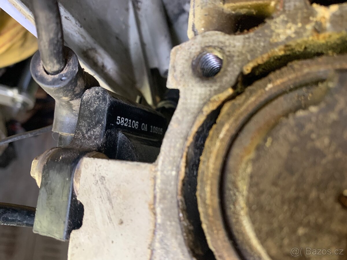 Lodní motor 8koní NEKOMPLETNÍ na ND - 7