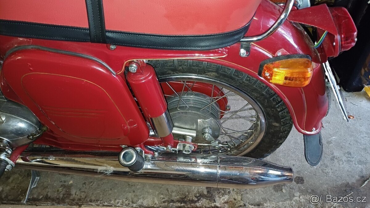 PRODÁM DĚDOVOU SBÍRKU MOTOREK - 7