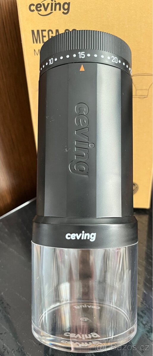 Manuální mlýnek na kávu - 7