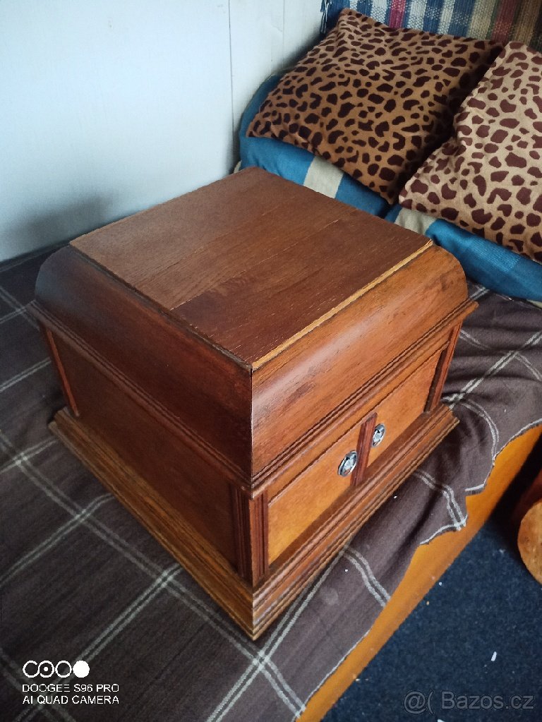 starožitný salóní gramofon po zrestaurování. - 7
