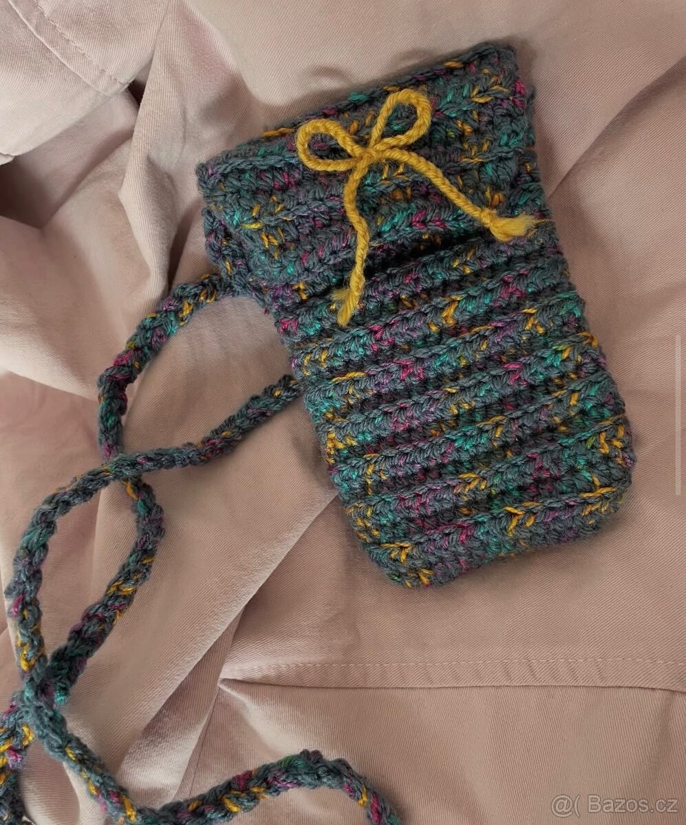 Háčkované čepice, čelenky a jiné výrobky - 7