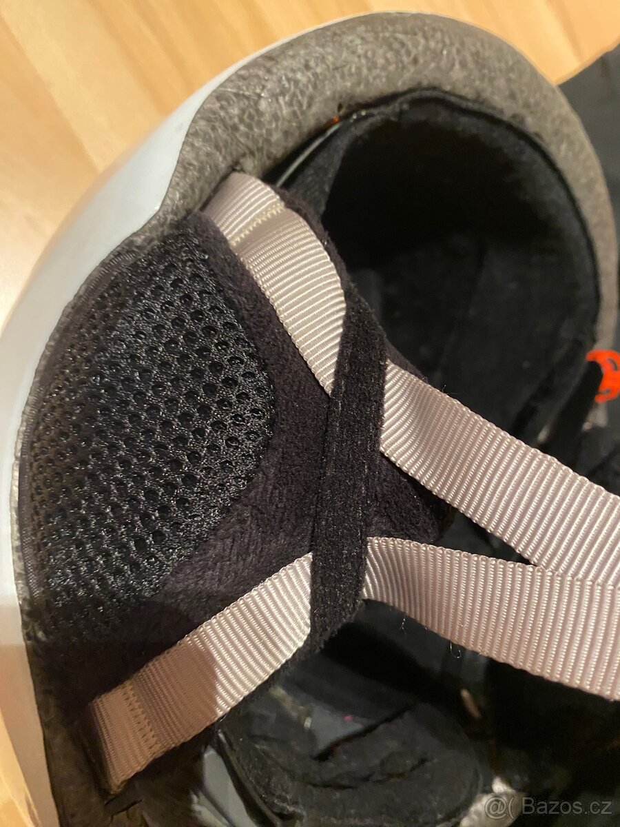 DÍVČÍ LYŽAŘSKÁ HELMA SE SRDÍČKY - 7