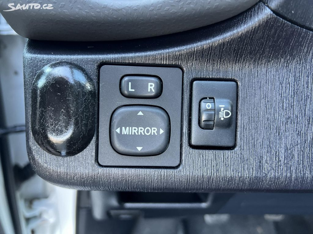 🚗 Toyota Yaris 1.0VVTi KAMERA TAŽNÉ PŮVOD ČR - 7