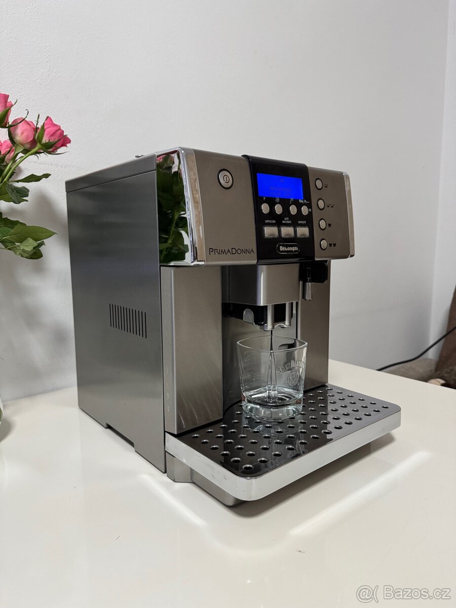 Prodám kávovar Delonghi PrimaDonna ESAM 6600 - 7