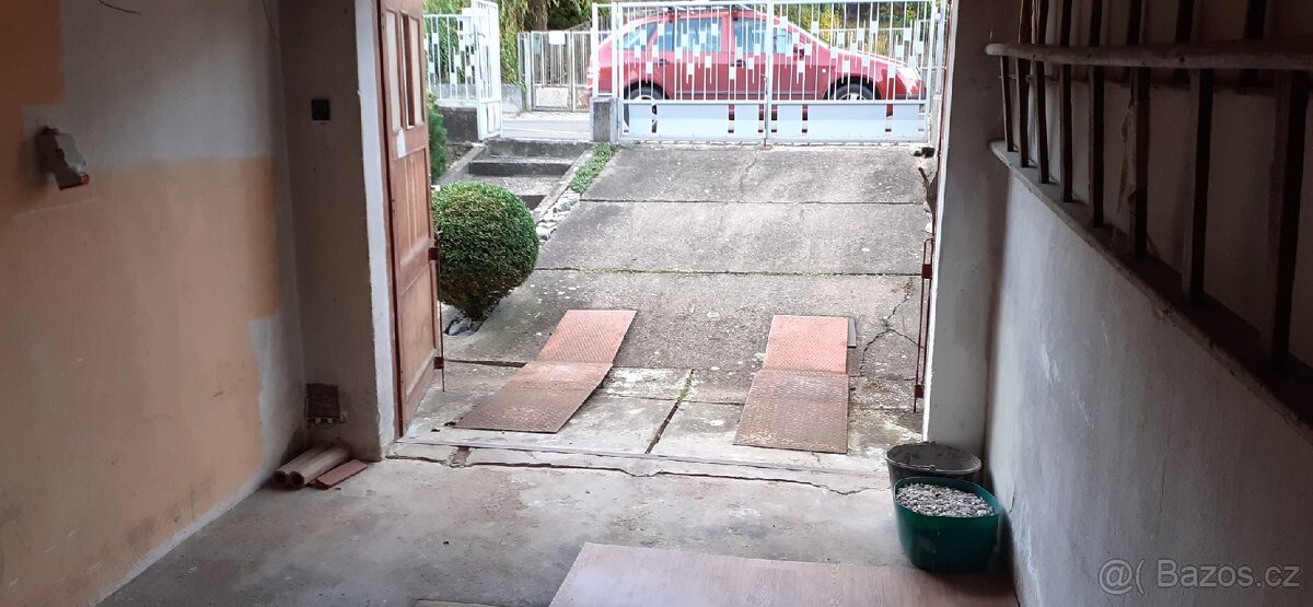 PRONAJMU GARAZ V KLATOVECH LIPOVA UL - 7