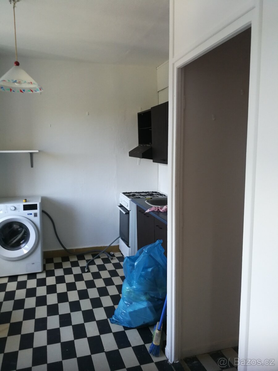 BEZ RK ....DB 1+1+B, zateplený panel, 36,5 m2 Bystrc - 7