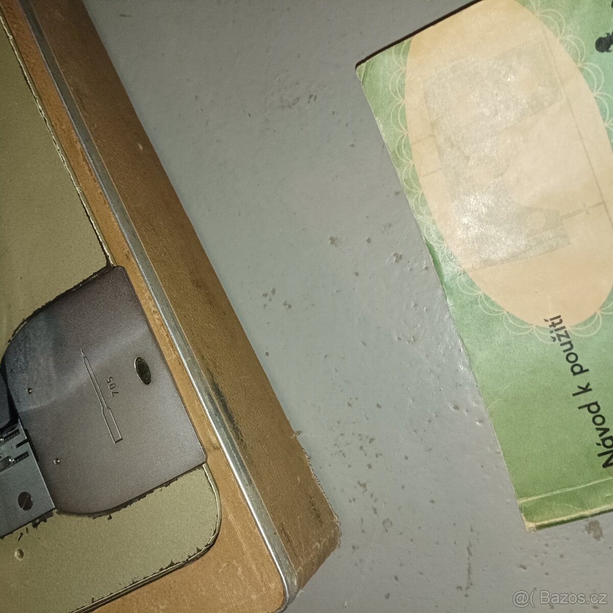 Kufříkový šicí stroj Veritas - 7