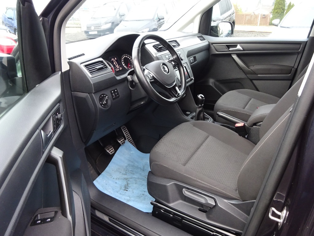 VW CADDY MAXI Trend Line 2,0 TDI - 08/2020 - 1.Maj. - 5 míst - 7