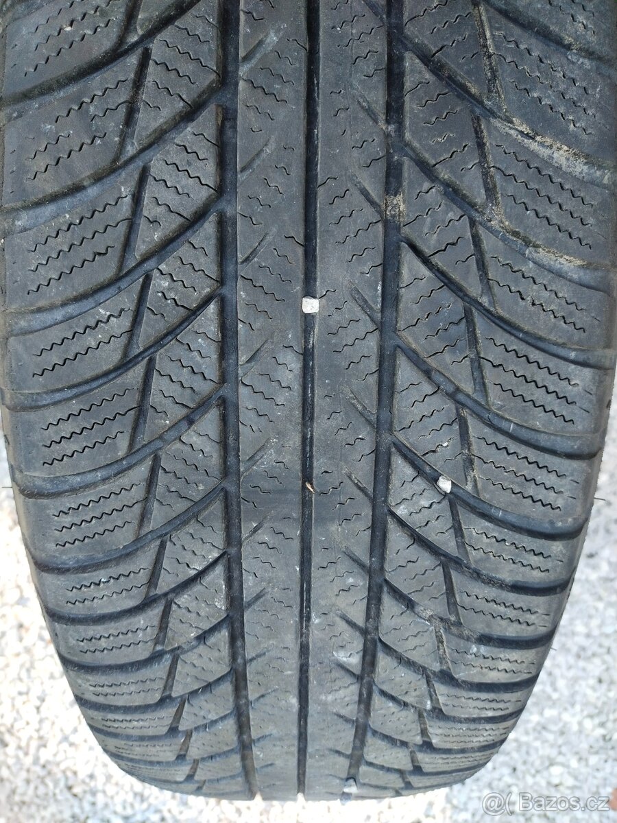 Bridgestone Blizak 215/65/17 - 7