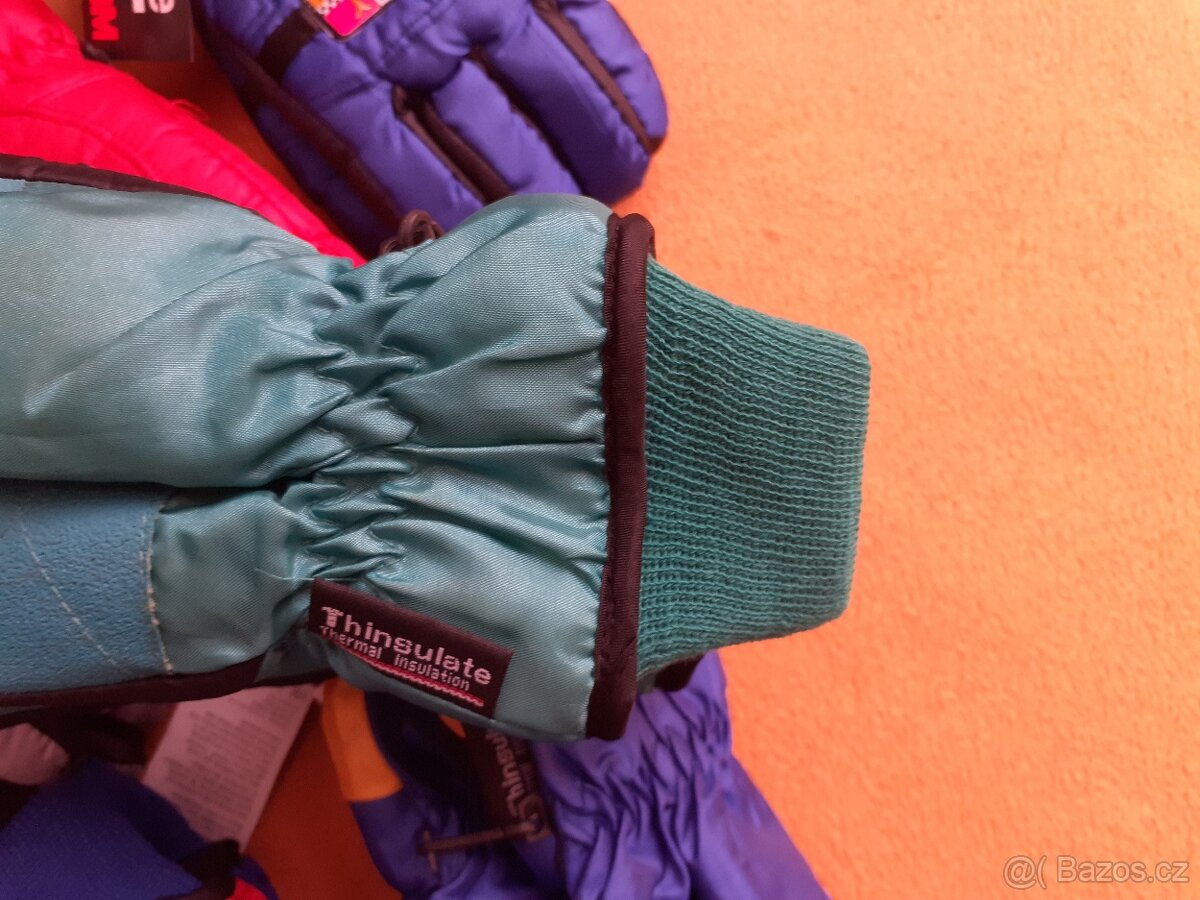 Prodám dětské rukavice odpovídající vel. zhruba 6 - 8 let - 7