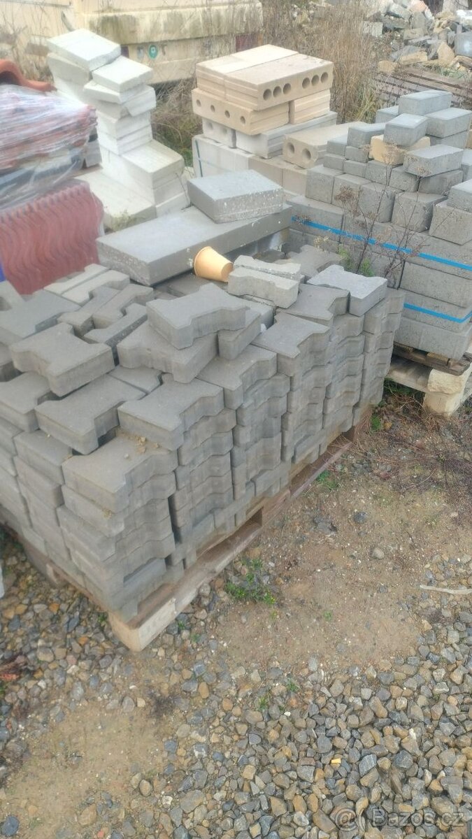 Daruji cihly za odvoz, VPC - 7