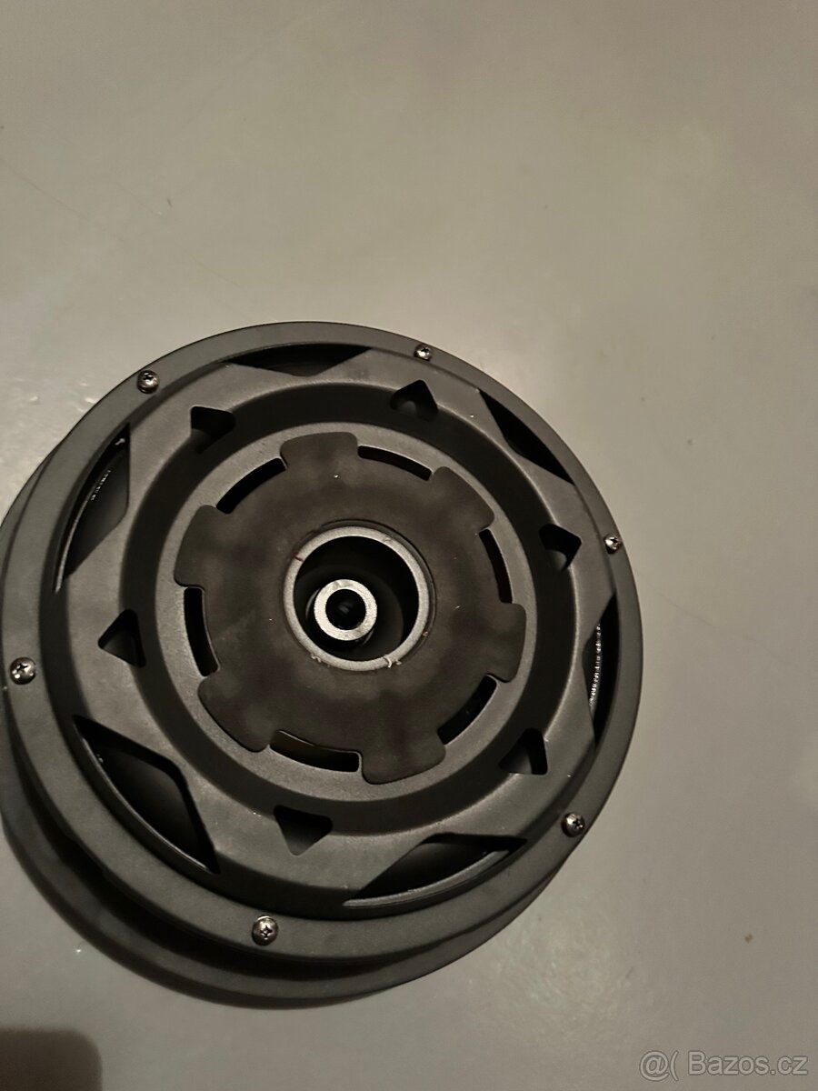 Aktivní subwoofer do rezervního kola – kompaktní řešení - 7