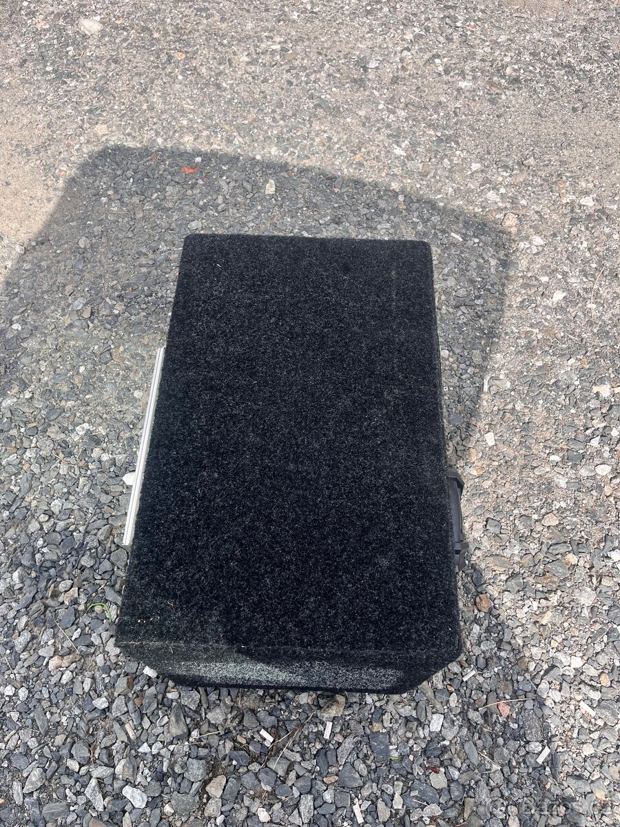 Subwoofer a Zesilovač - 7