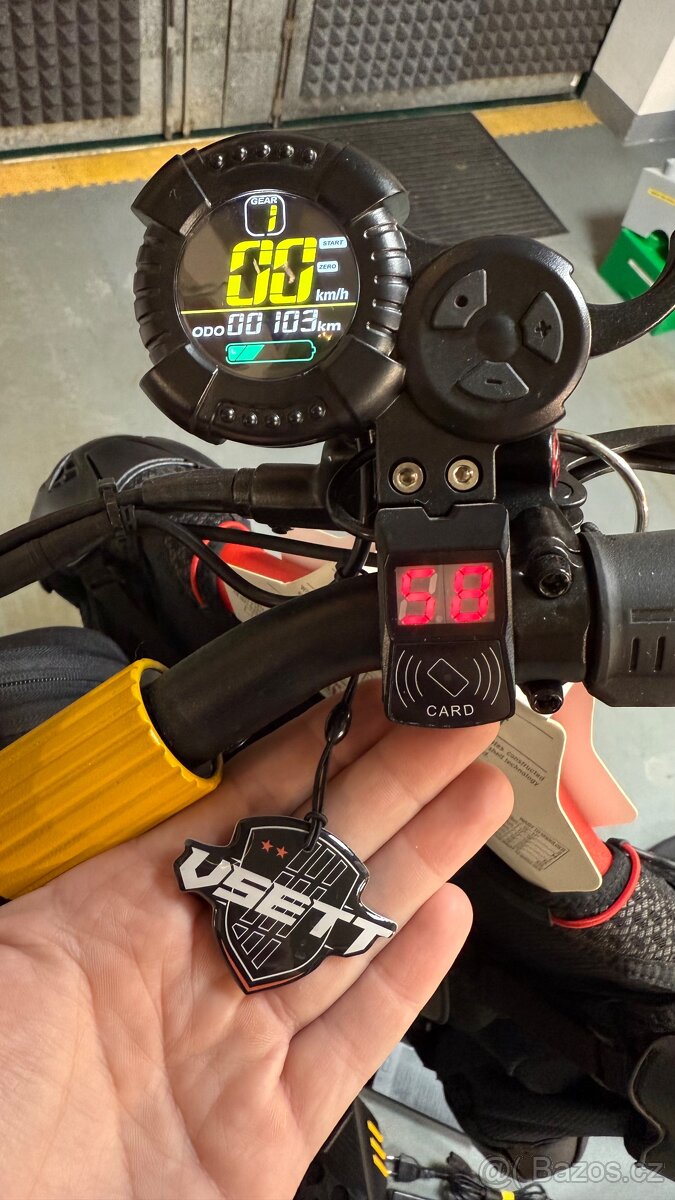 VSETT 10+ (1250Wh) – TOP STAV + OBŘÍ VÝBAVA 🔥 - 7