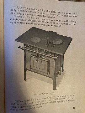 Šicí stroj, kniha Doma a školní zpráva. - 7