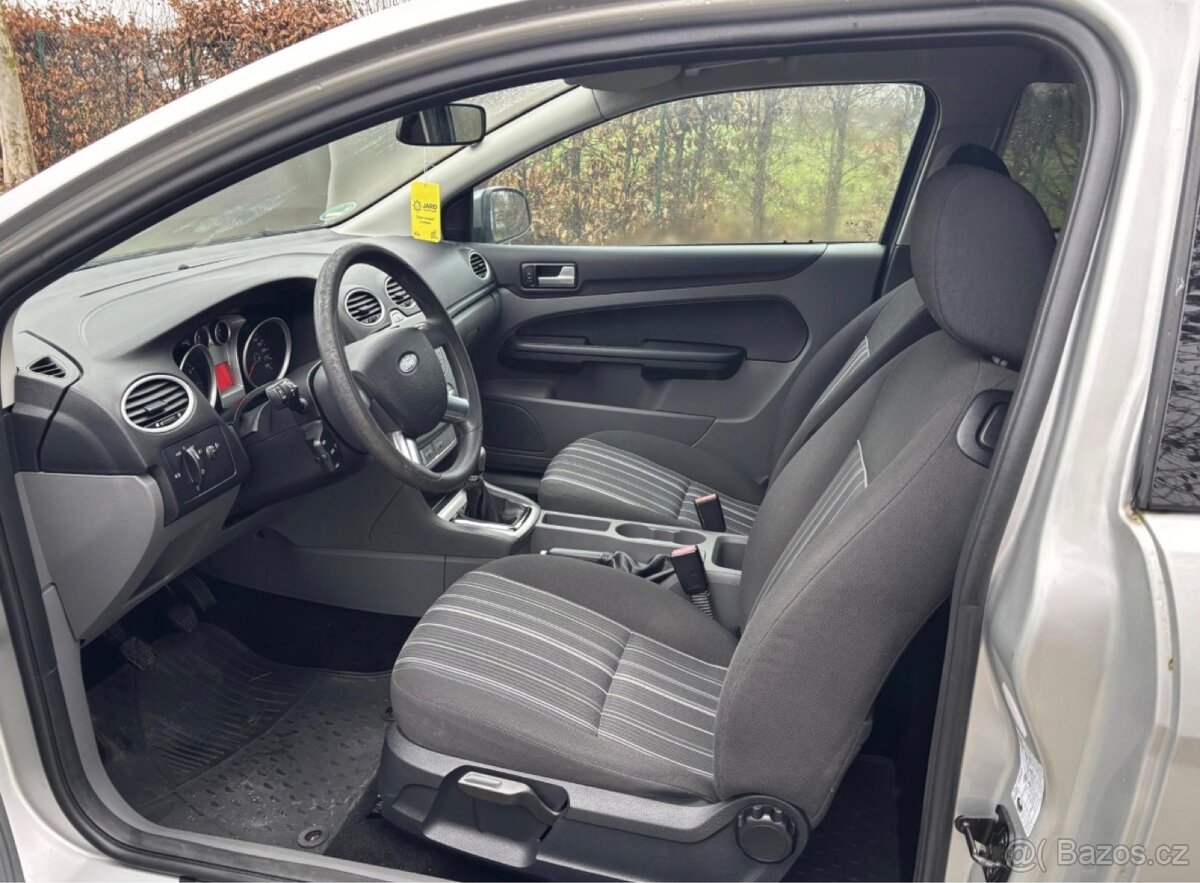 FORD FOCUS 1.6 77 KW AMBIENTE - BENZÍN - 3 DVEŘOVÝ HATCHBACK - 7