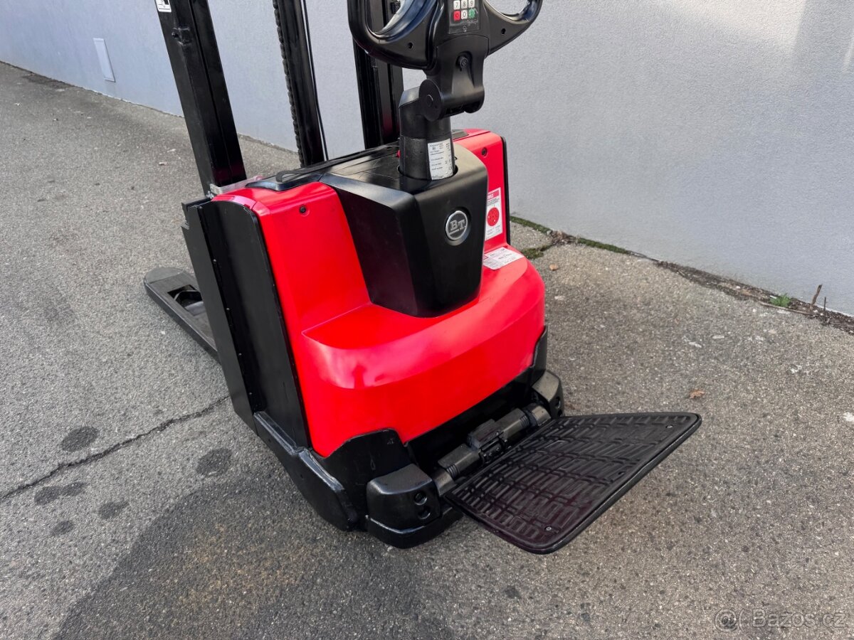 Vysokozdvižný vozík AKU ruční s plošinkou Toyota - 7