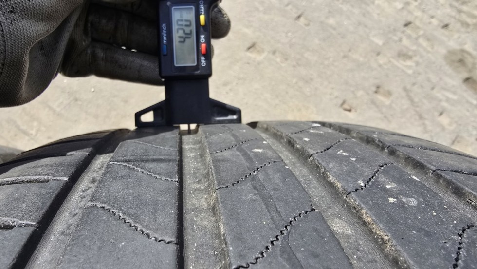 Letní pneu 235/45/20 Bridgestone - 7