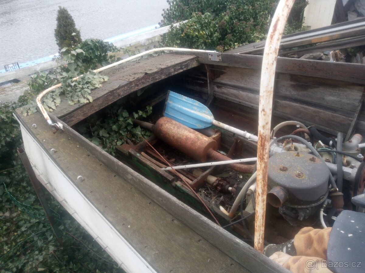 Vrak dřevené lodě s pirátem - 7