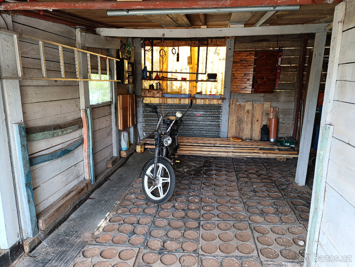 Pozemek ke garážování auta - garáž l přístřešek l sklad - 7