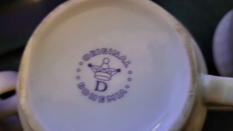 Staré porcelánové hrnky, konvičky..talíře - 7