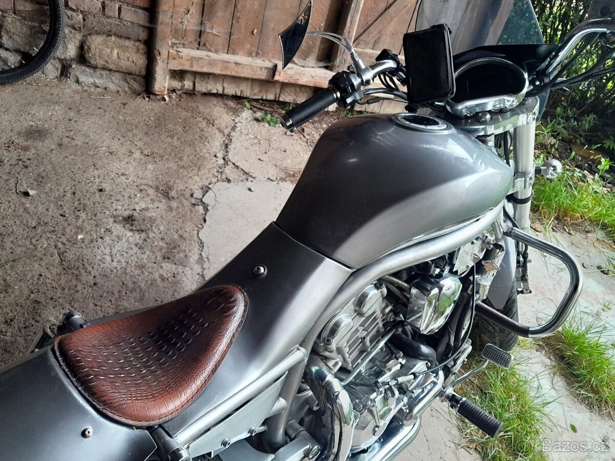 AQUILA Hyosung GV 650 - 7