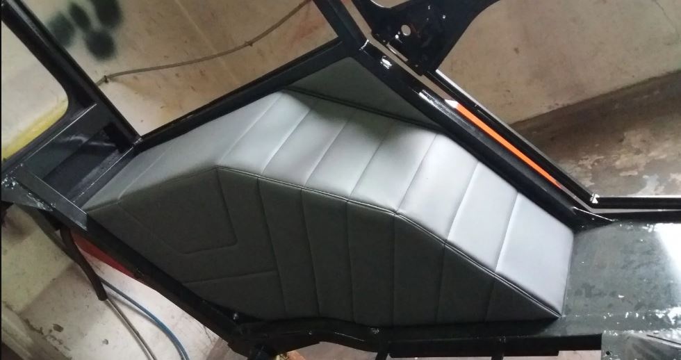 Prodám nové čalounění na traktory Zetor – blatníky i kabiny - 7