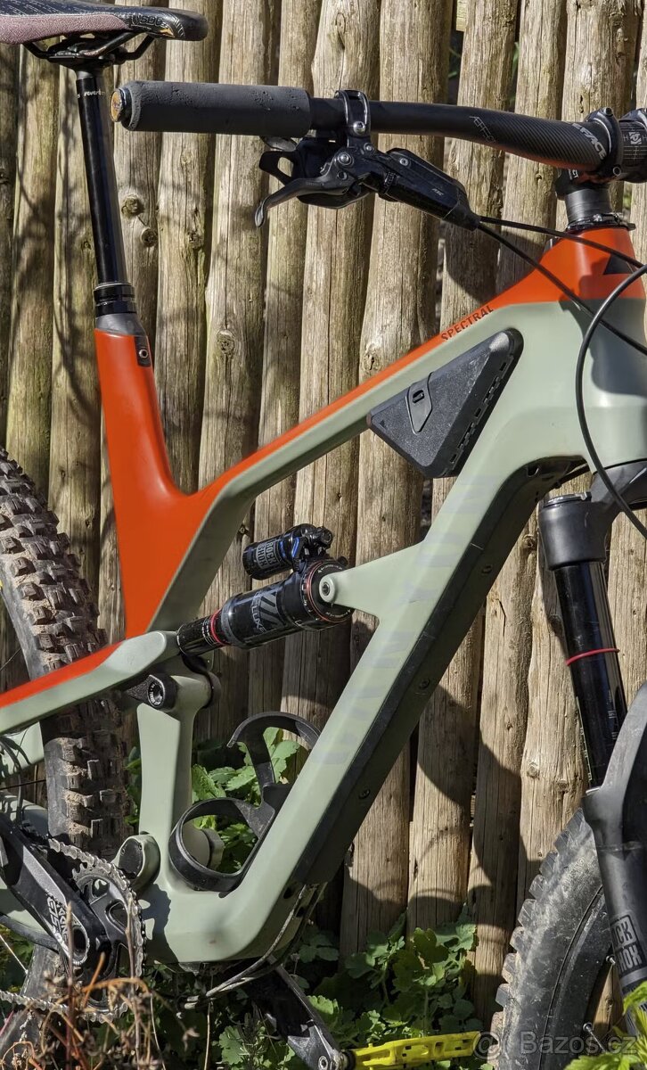 Canyon Spectral CF 8 XL LEVNĚ - 7