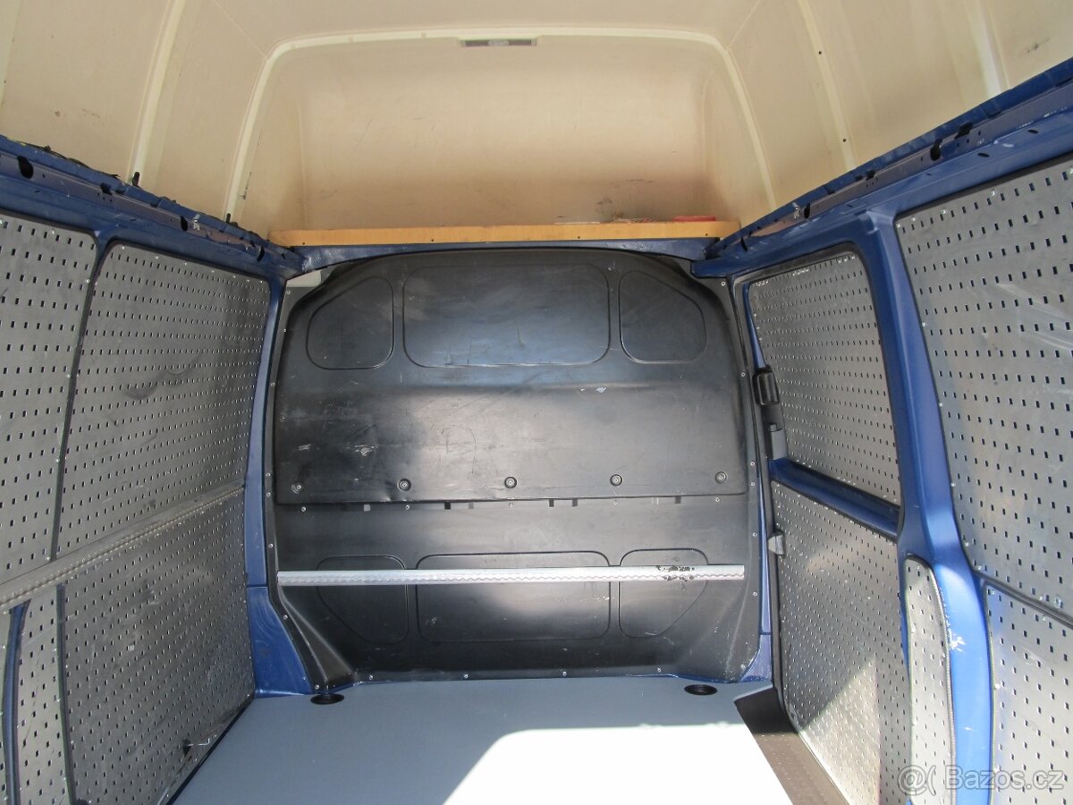 Volkswagen Transporter 2.5 TDI 4x4 ČR 1.maj - 7
