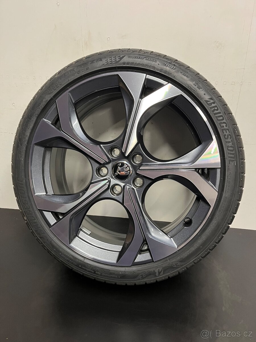 Octavia 4 R19 Nová originální letní sada (2025) - 7